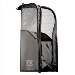 MAKE UP FOREVER Brush Pouch - Stands!
